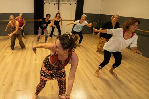 D&#x00E9;buter&#x20;la&#x20;Danse&#x20;Africaine&#x20;apr&#x00E8;s&#x20;40&#x20;ans&#x20;&#x3A;&#x20;Osez&#x20;Bouger&#x20;sans&#x20;Complexe&#x20;dans&#x20;le&#x20;Var